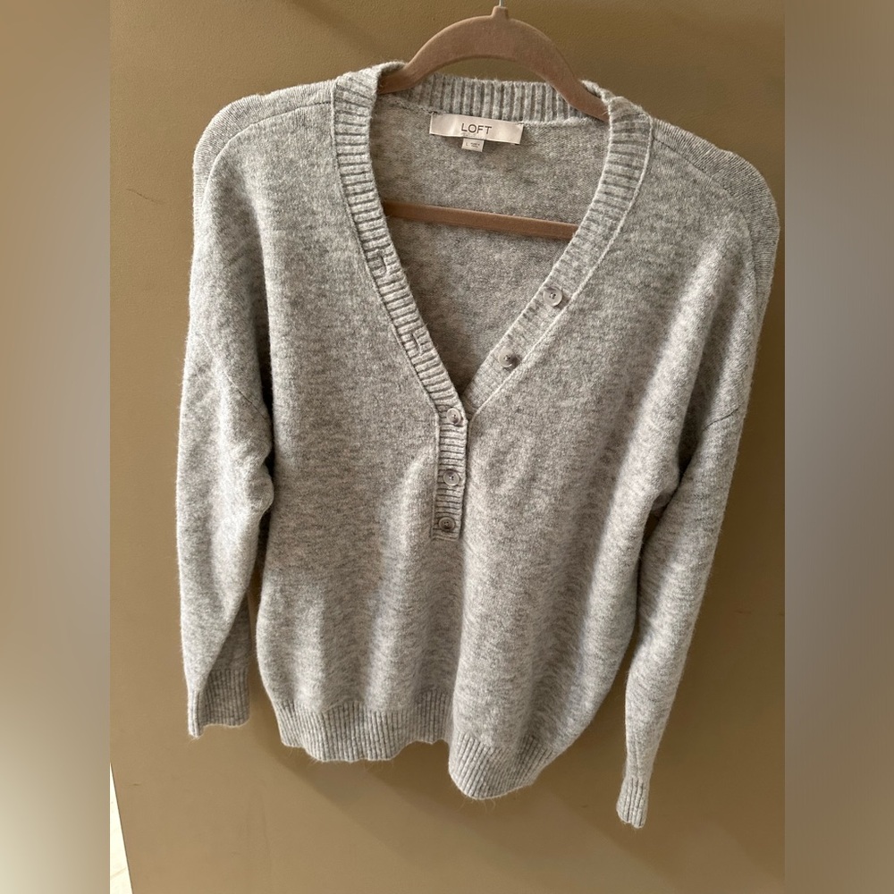 Loft 3/4 V-neck button up sweater. Size L. Only worn once!